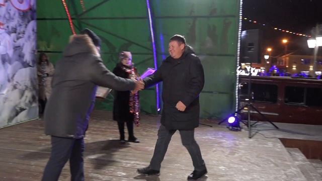 Новогодние игрушки, свечи и хлопушки!