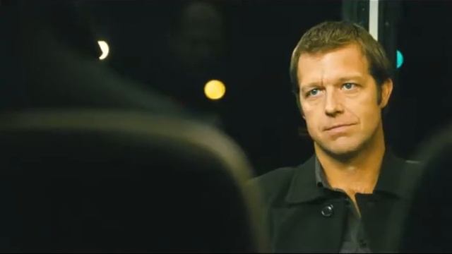 Джейсон Стэтхем курит прилуки