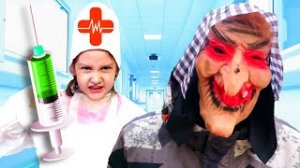 ДОКТОР ПОЛИНА ставит БОЛЮЧИЙ УКОЛ БАБКЕ ГРЕННИ. Полина как доктор.