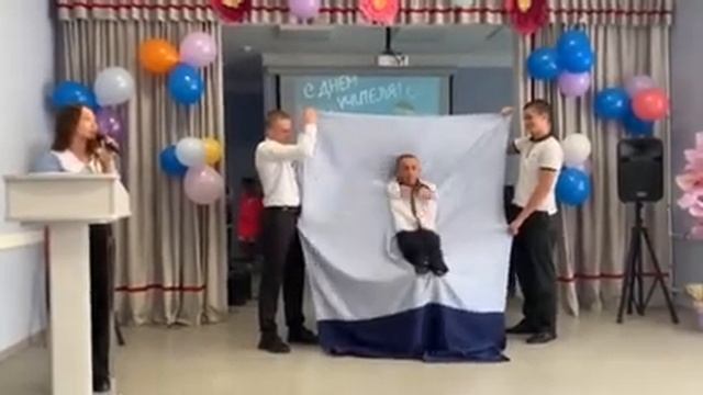 Веселая сценка.1 день из жизни учителя смотреть онлайн