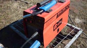 Иж 2126 - 030 "Ода" меняю передние стойки и шаровые опоры.