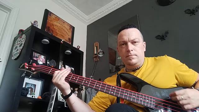 DR Neon Red Bass Strings смотреть онлайн