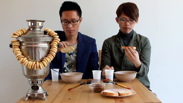 Иностранные Студенты ДВФУ Пробуют Русскую Еду / Foreign Students FEFU Trying Russian Food.