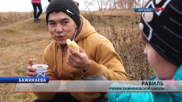 Жители деревни Бажикаева провели осенний субботник смотреть онлайн