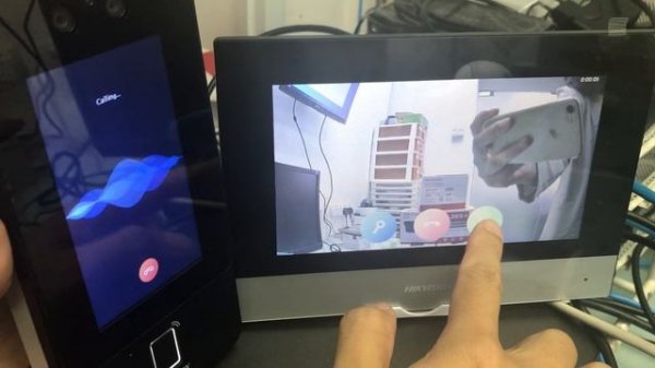 Hikvision Facial Door Access DS-K1T342MFWX with Hikvision IP Intercom Monitor DS-KH6320-WTE1