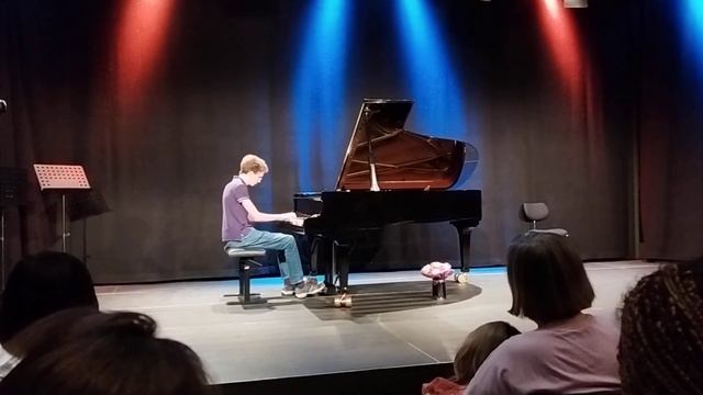 Robert Schumann, Phantasietanz | Роберт Шуман, "Фантастический танец", играет Андрей Пикалёв смотреть онлайн