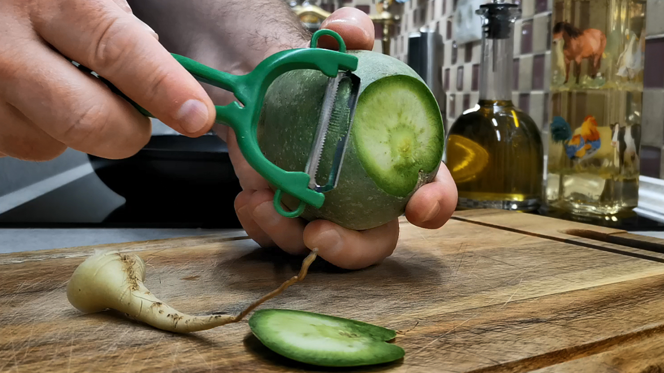 ЭТОМУ салату с редькой нет равных! Хоть на ужин, хоть на праздник подавай, не остнется ни крошки смотреть онлайн