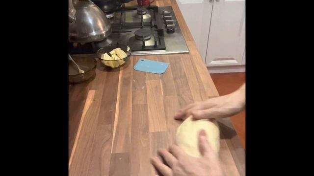 Синнабон Приготовление теста для булочек с корицей #cinnabon знаменитые булочки всего мира смотреть онлайн