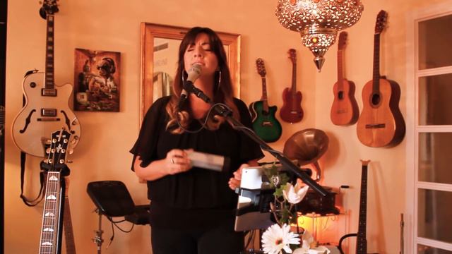 Sarah Howard - Am I Wrong (with live foot tambourine, TCHelicon live harmony pedal & percussion)201 смотреть онлайн