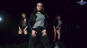 Snap Rhythm is a Dancer Remix Shuffle Cutting Shapes