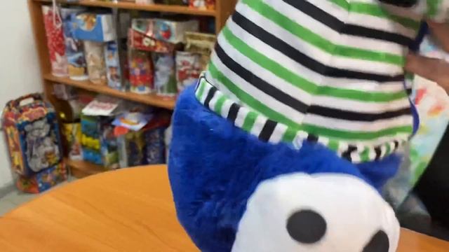 Стивен - сладкий новогодний подарок в мягкой упаковке-игрушке смотреть онлайн