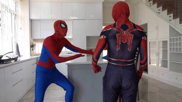 They eat a lot of sandwiches | Spidermans in real life смотреть онлайн
