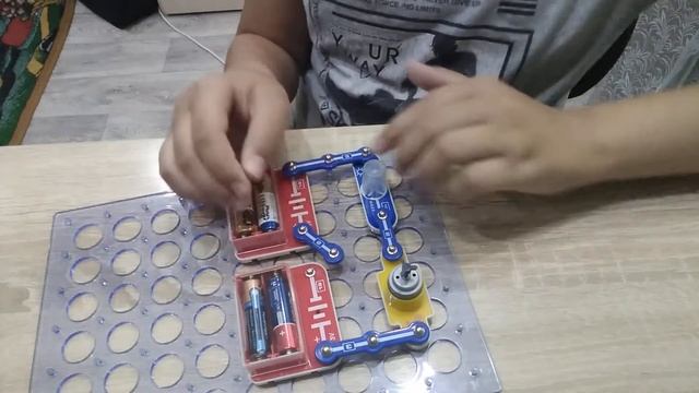 Последовательное соединение батарей смотреть онлайн