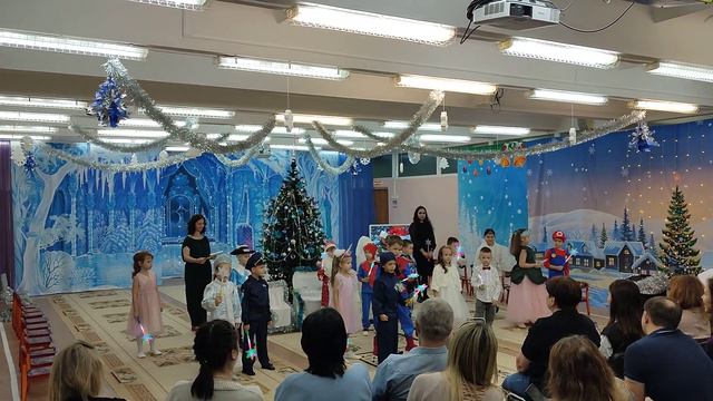 Новогодние стихи 2024 смотреть онлайн