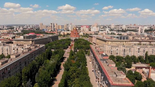 Центр жаркого Волгограда с высоты птичьего полета, 4k смотреть онлайн