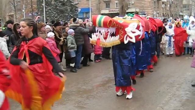 Парад Дедов Морозов в Волгограде смотреть онлайн