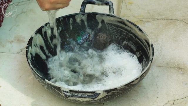 Seasoning A New Cast Iron Cookware కొత్త కాస్ట్ ఐరన్ కడాయి ఎలా శుభ్రం చేయాలి in Telugu by sripratu смотреть онлайн