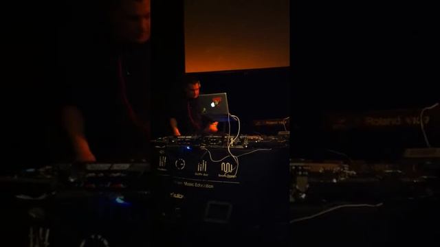 DJ Feature смотреть онлайн