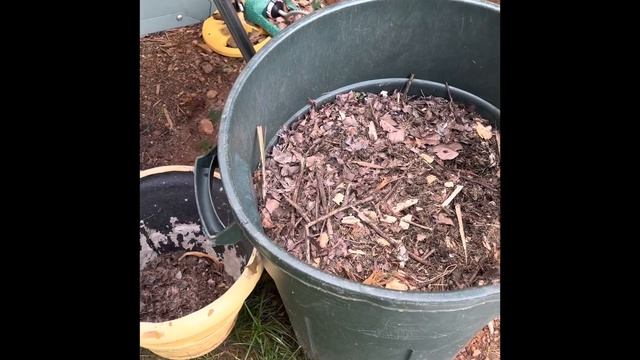 Making a compost bin for winter смотреть онлайн