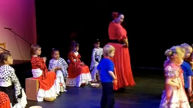 Sample video. Kodak Zi8 versus JVC GR-D740 смотреть онлайн