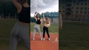 ДЕВОЧКИ ПОКАЗЫВАЮТ ПОПКИ В ТИК ТОКЕ! СОЧНАЯ ЖОПА!