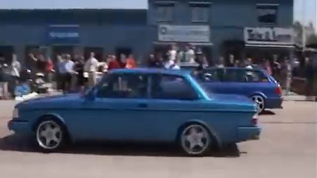Volvo RS2 Avant vs Volvo 240 Turbo смотреть онлайн