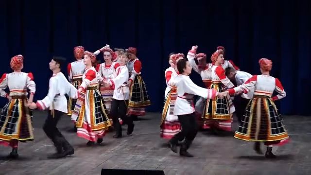 Хороводная плясовая Брянской области "Заплетись плетень" - хореография А. Ледовского смотреть онлайн
