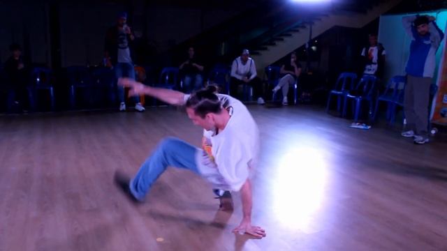 ДЭНС ФЛЭЙВА - Судейские выходы! Bboy judges смотреть онлайн