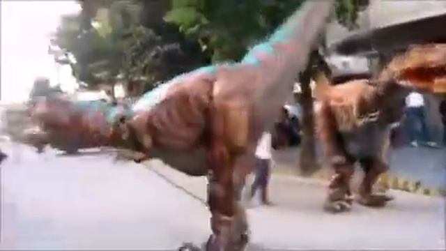 Роботизированный костюм динозавра