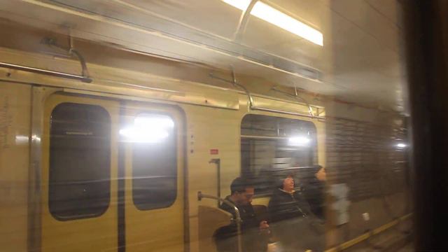 Поездка на поезде Еж3 по Большой Кольцевой линии в честь 88-летия Московского метро смотреть онлайн