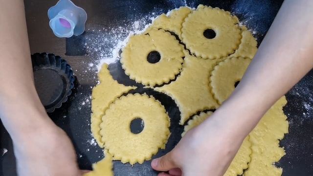 Рецепт молочных коржиков! Любимый рецепт из детства. смотреть онлайн