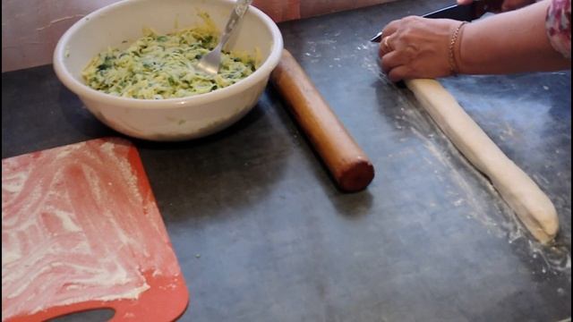 ВАРЕНИКИ С СЫРОЙ КАРТОШКОЙ И САЛОМ.ОЧЕНЬ СОЧНЫЕ смотреть онлайн