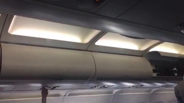Воздух с паром в салоне самолета авиакомпании Bangkok Air. смотреть онлайн