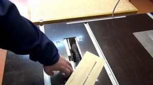 Стол для циркулярки и фрезера  Крепление пилы и антискольный вкладыш