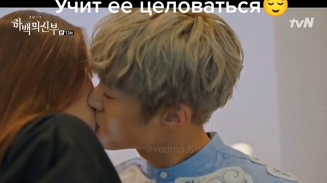 Учит её целоваться смотреть онлайн