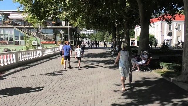 Ну вот и бархатный сезон на подходе в Геленджик 4 сентября 2021 года опять много туристов смотреть онлайн