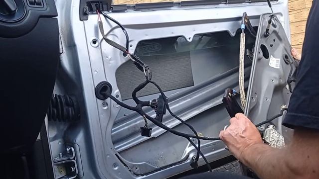 How To Remove and Replace Door Lock Module VW Golf Bora Jetta MK4 смотреть онлайн