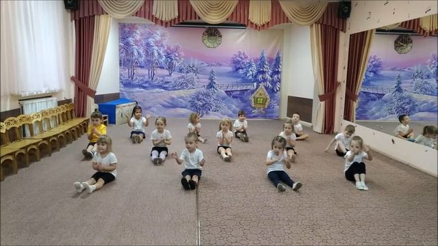 На диване. Партерная гимнастика для детей до 3 лет смотреть онлайн