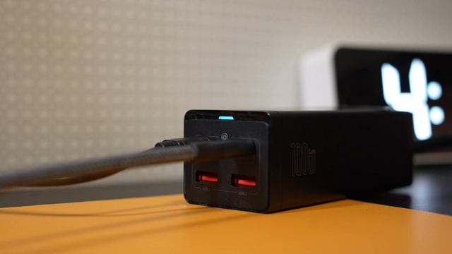 이젠 충전기에 220V 돼지코도 있었으면 좋겠어....(Baseus 탁상용 고속충전기/차량용AC인버터)