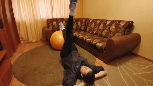 ОФП: Упражнения с фитболом (для людей старшего возраста) смотреть онлайн