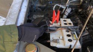 Завожу севший аккумулятор бустером Xiaomi 70mai Jump Starter