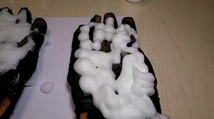 Чистим кожаные перчатки