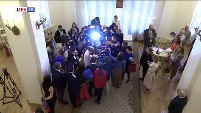 Иван Краско и его молодая возлюбленная расписались в Петербурге смотреть онлайн