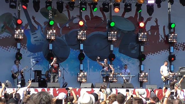 7Б feat В.Демьян - Молодые ветра (Наши в Городе 2018) смотреть онлайн
