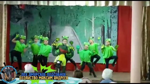 Доча выступает на день пожилого человека. Танец Лягушата. смотреть онлайн