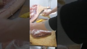 Разделка свинины. Лопатка(передняя нога)