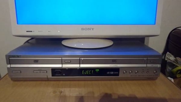 Sony SLV-D930 DVD Player and VHS Player/Recorder
