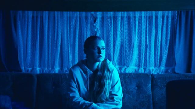 CÉLINE - Mom&Dad (Offizielles Video) смотреть онлайн