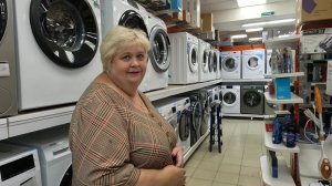 Заказали новый водонагреватель и присматриваем технику для нового дома. Сафар гоняется за курами.