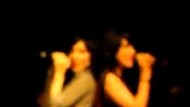 Veronicas "Untouched" Live KCMO смотреть онлайн